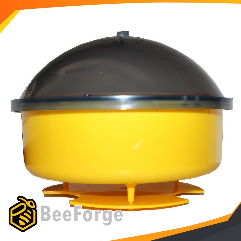 Getingfälla från BeeForge, effektiv fälla mot getingar, gul design med lock.